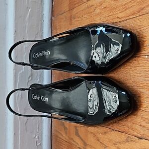 Black patent leather slingback